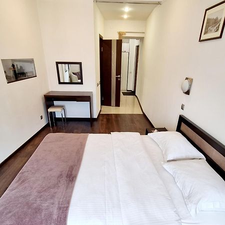 Apartment Mitskevycha Square 5 Lviv Exterior photo
