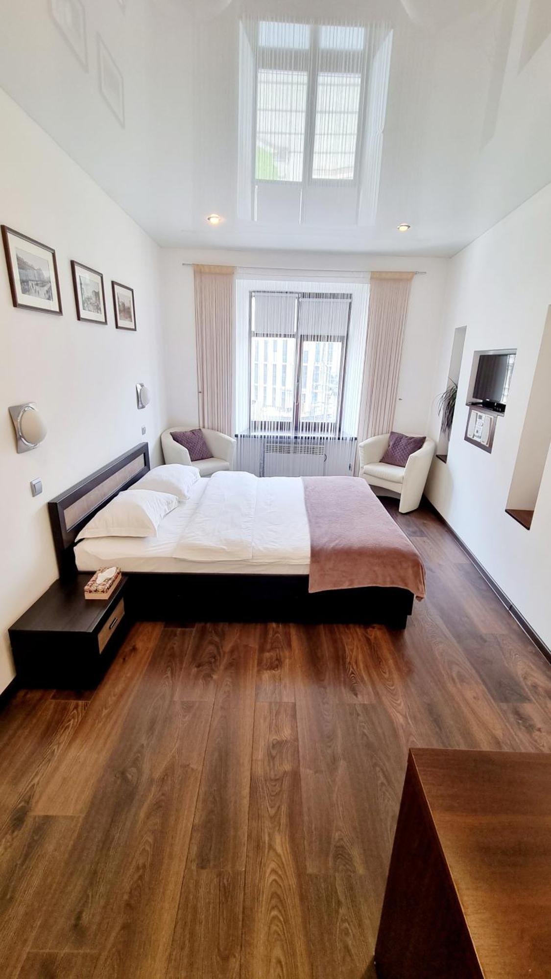 Apartment Mitskevycha Square 5 Lviv Exterior photo