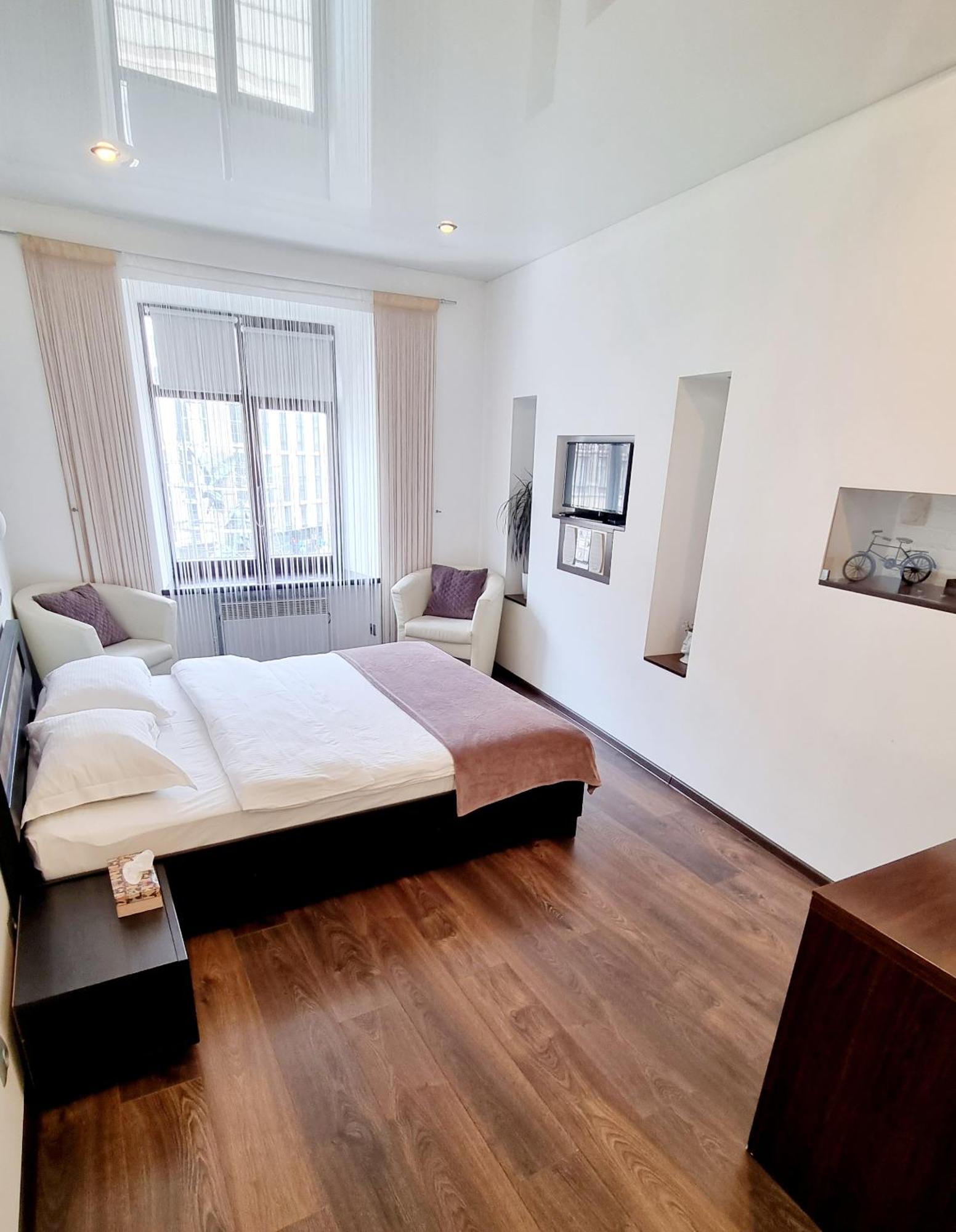 Apartment Mitskevycha Square 5 Lviv Exterior photo