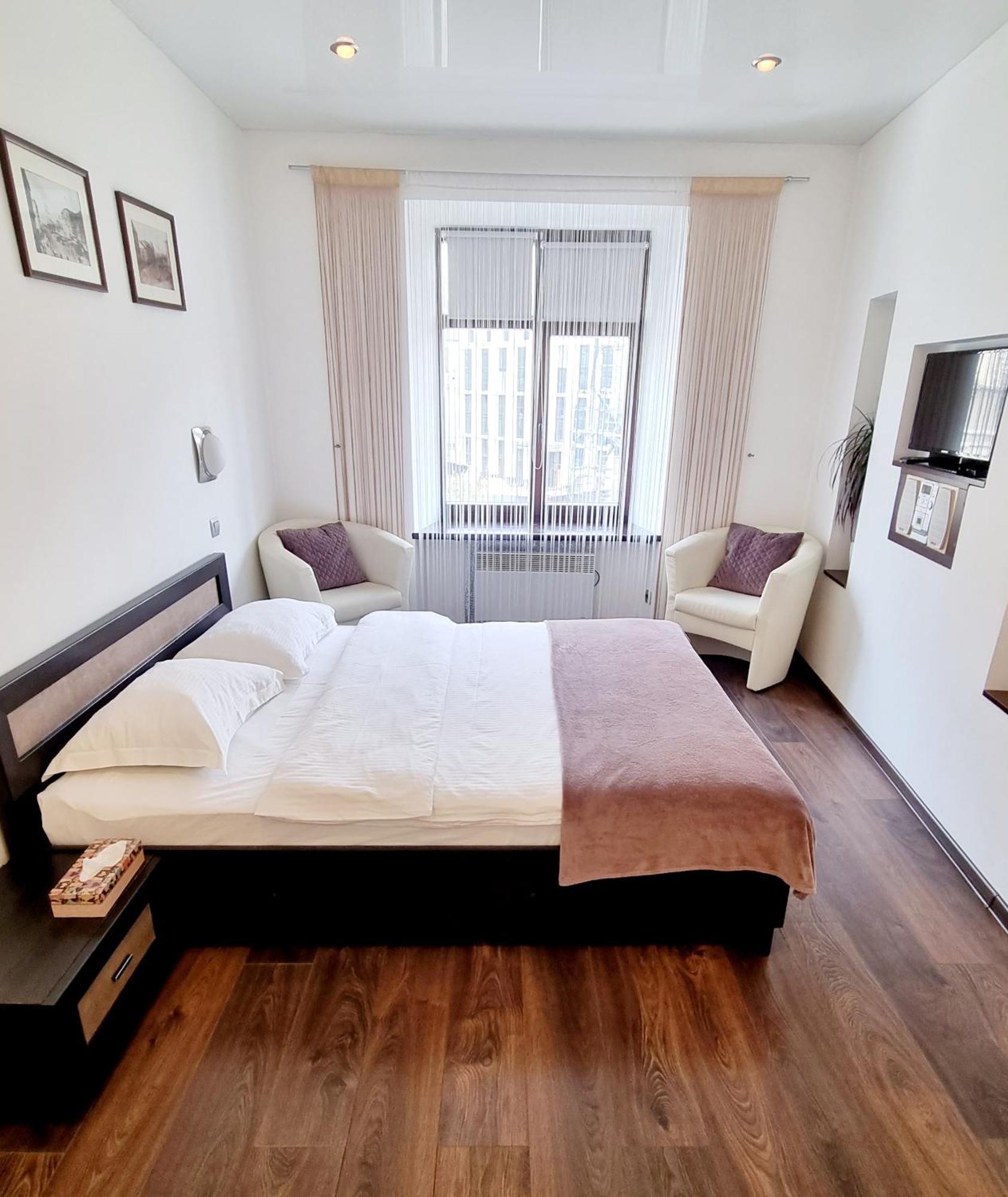 Apartment Mitskevycha Square 5 Lviv Exterior photo